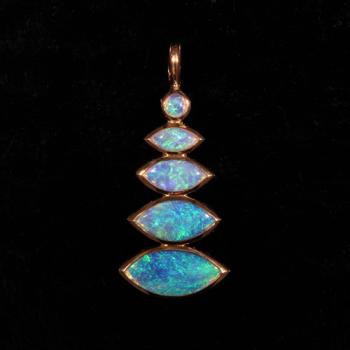 Kristallopal Anhänger aus 750er Gelbgold