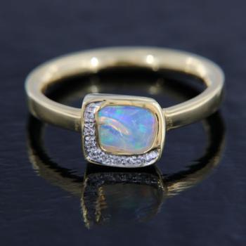 Delicate Ring with Crystal Opal and Diamonds in 18k Yellow Gold