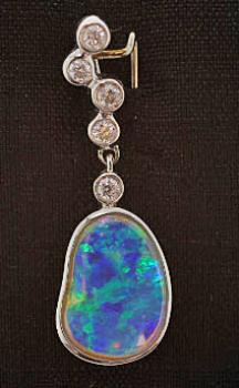 18k White Gold Pendant with Crystal Opal and Diamonds