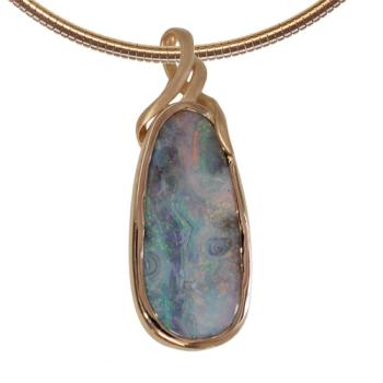 Großer Anhänger aus Gelbgold mit buntem Boulderopal