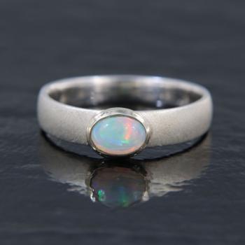 Silberring mit brasilianischem hellem Opal