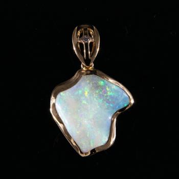 Australischer Opal mit Brillanten in 750er Gelbgold Anhänger