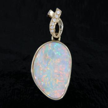 Bunter Opal und Brillanten in 585er Gelbgold Anhänger