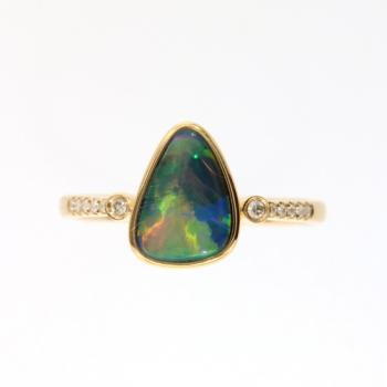 750er Gelbgold Ring mit Bunter Opaldublette und Brillianten