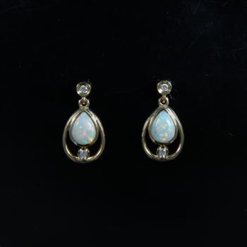 Gelbgold-Ohrhänger mit Helleropal Tropfen und Brillanten