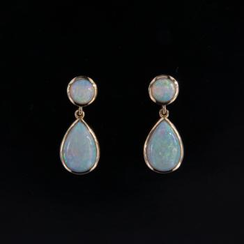 Light Opal Drop Earrings in 750 Yellow Gold