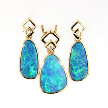 Ohrring- und Anhänger-Set mit blaugrünen Opal-Dubletten und Diamanten