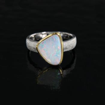 Bunter Helleropal-Ring aus Sterlingsilber