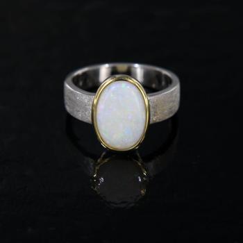 Ring aus Sterlingsilber mit Ovalem Hellopal