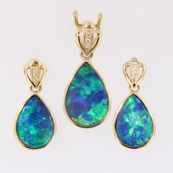 Ohrring- und Anhänger-Set mit Opaldubletten in Tropfenform und Brillanten