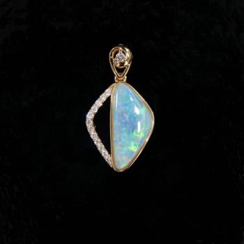 Skinshell Opal Pendant with Brilliant-Cut Diamonds