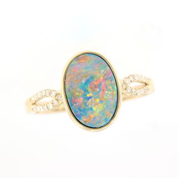 585er Gelbgold Ring mit buntem Opaldublett und Brillanten