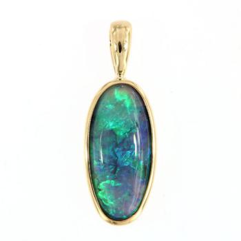 Schlichter Anhänger aus Gelbgold mit ovalem Schwarzopal