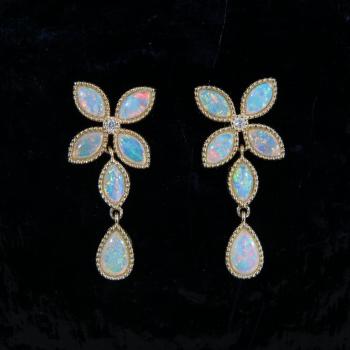 585er Gelbgold Ohrhänger mit Helleropal und Diamanten