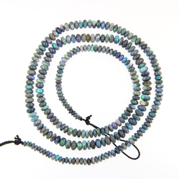 Black opal necklace, length ca.44 cm.