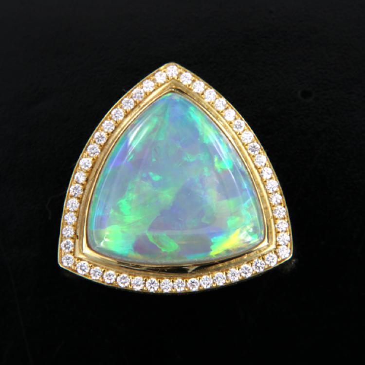 Pendant Gold Light Opal, Opal Jewellery