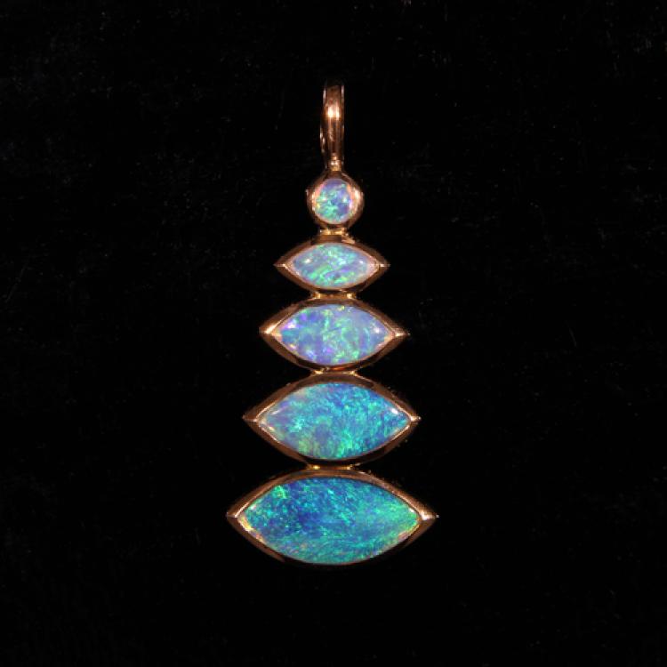 Kristallopal Anhänger aus 750er Gelbgold