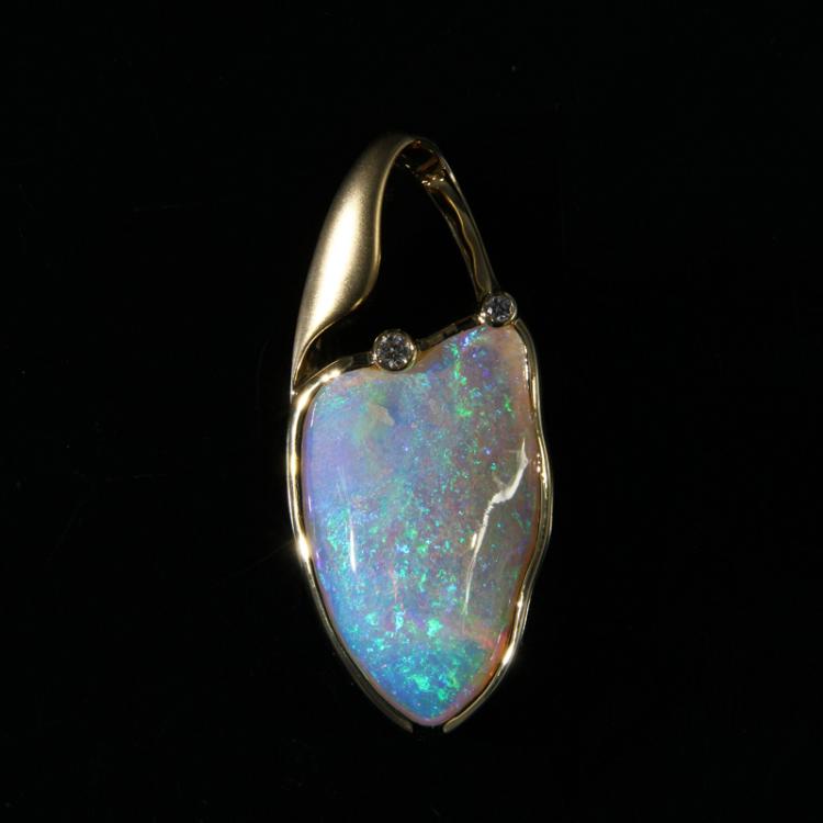 750er Gelbgold Anhänger mit Skinshell-Opal und Brillanten