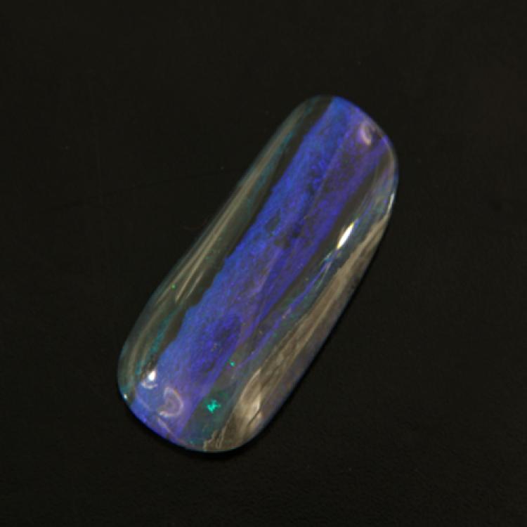 Schwarzopal mit violettem Farbspiel