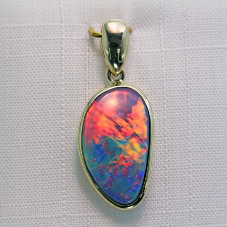 Colorful Opal Doublet Pendant in 585 Yellow Gold