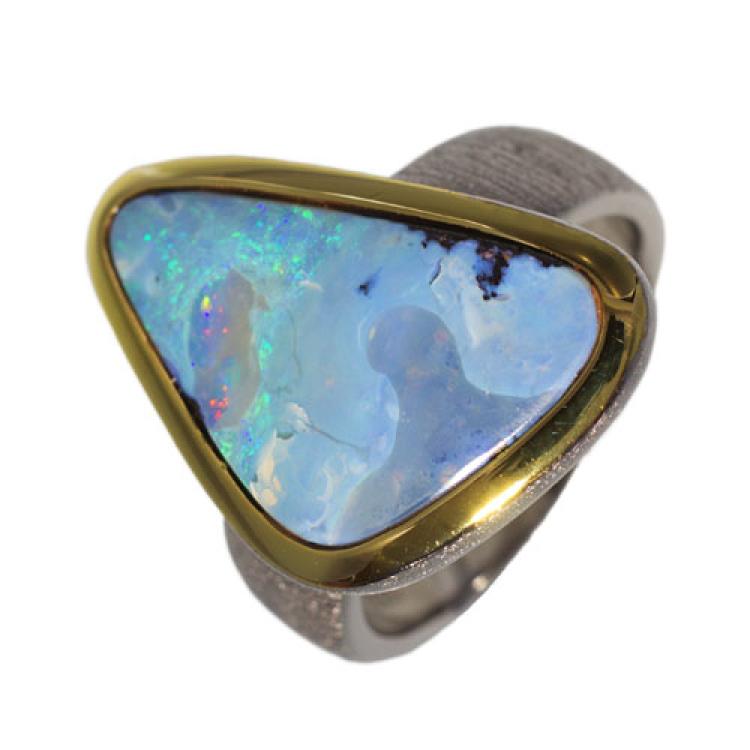Hellblauer Boulderopal in Silber Ring