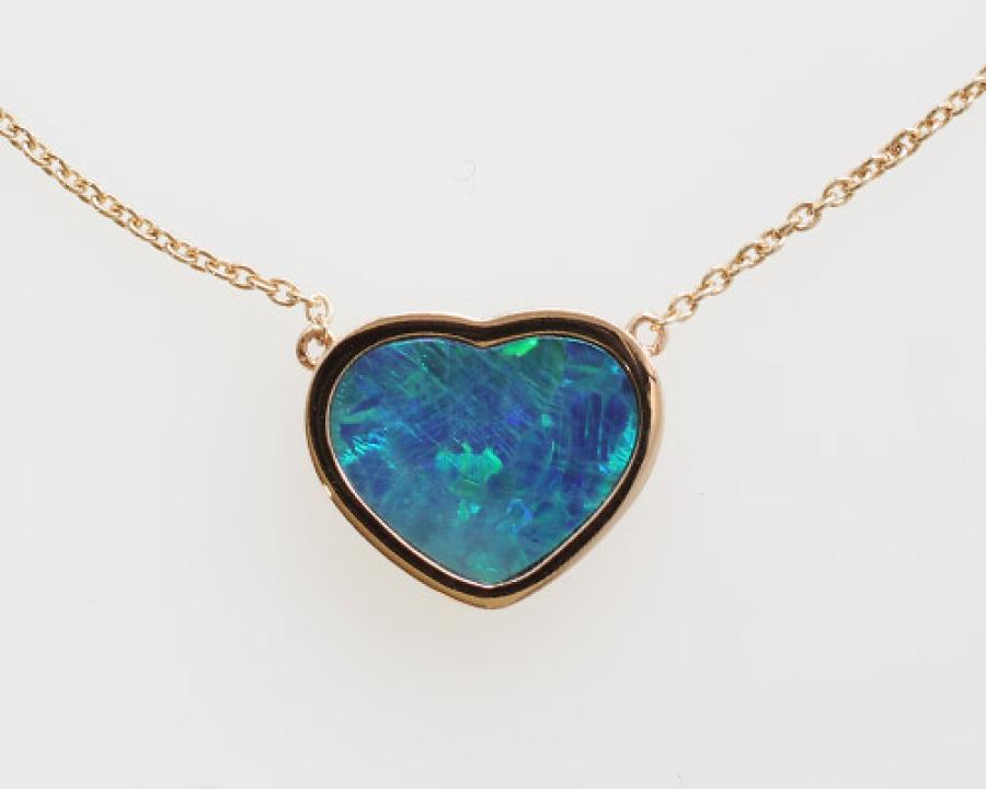 Heart-Shaped Opal Doublet Collier in 750 Yellow Gold