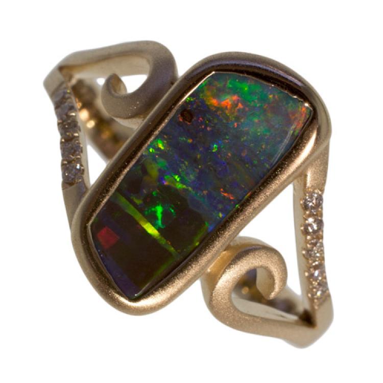 Bunter Boulderopal und Brillianten in 750er Gelbgold Ring
