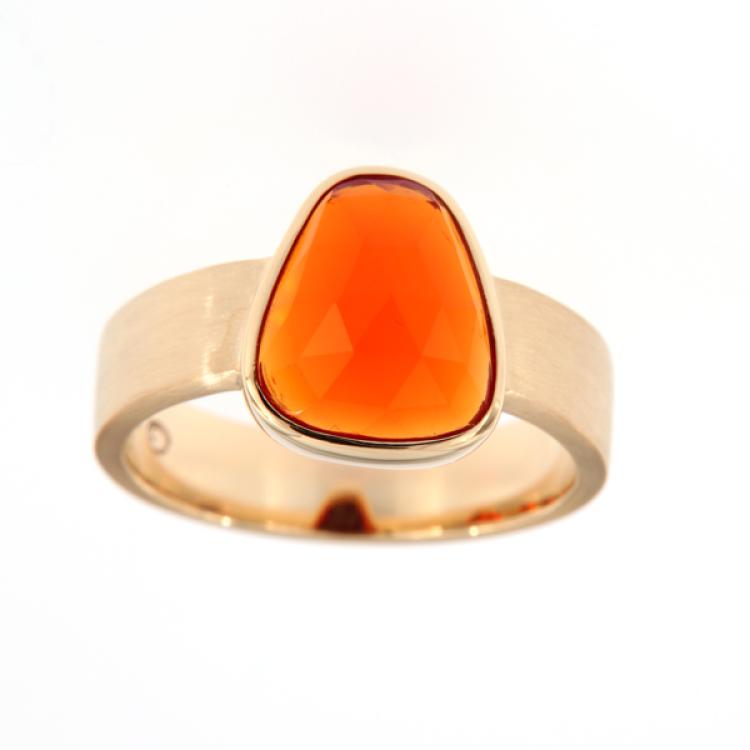 Rose-Cut Fire Opal in 750 Gold Ring with Matte Finish
