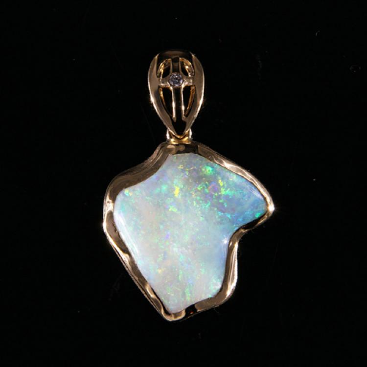 Australischer Opal mit Brillanten in 750er Gelbgold Anhänger
