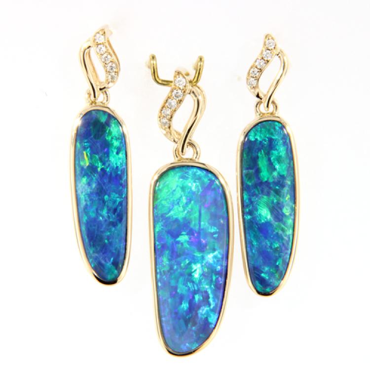 Schmuck-Set mit blau-grünem Opaldubletten und Brillianten in 585 Gold