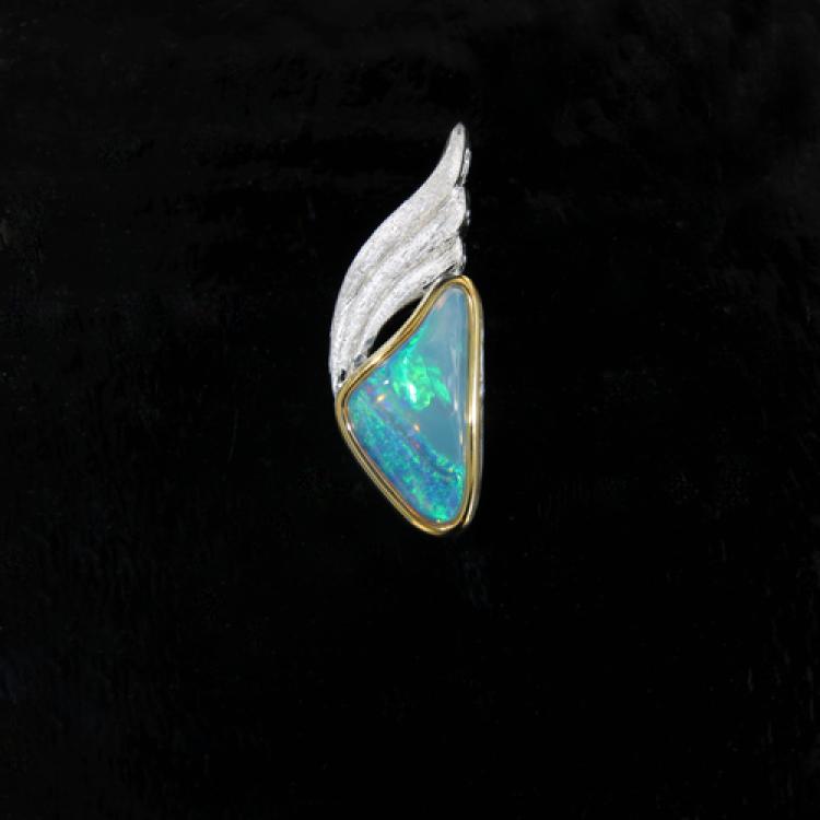 Blau-Grüner Kristallopal in Sterlingsilber-Anhänger