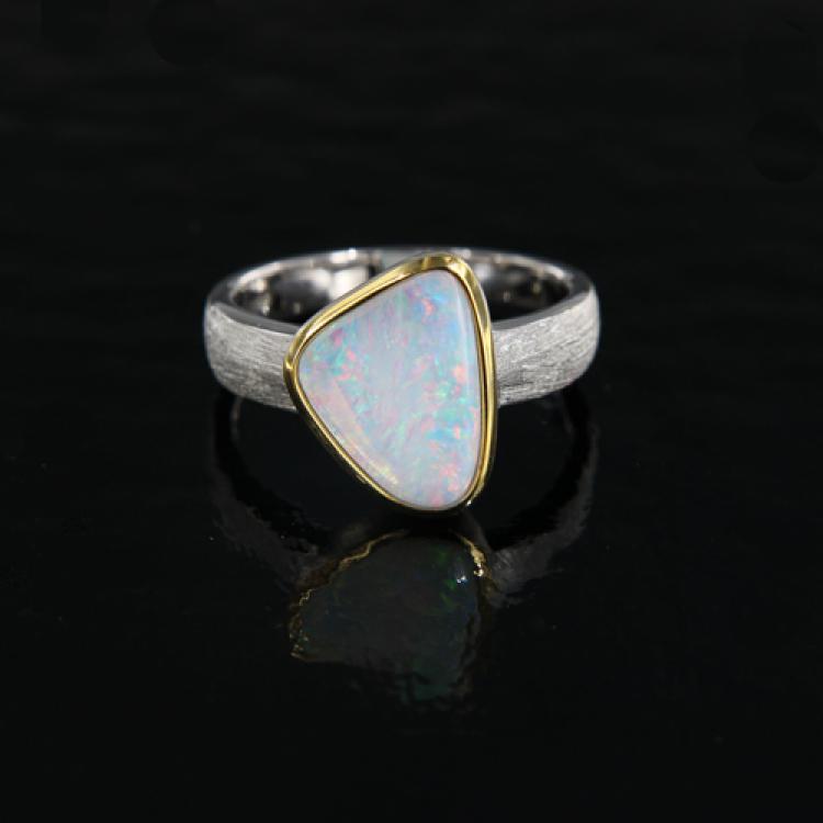 Bunter Helleropal-Ring aus Sterlingsilber