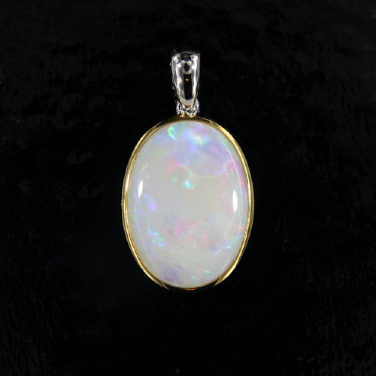 Ovaler Hellopal in Sterlingsilber-Anhänger