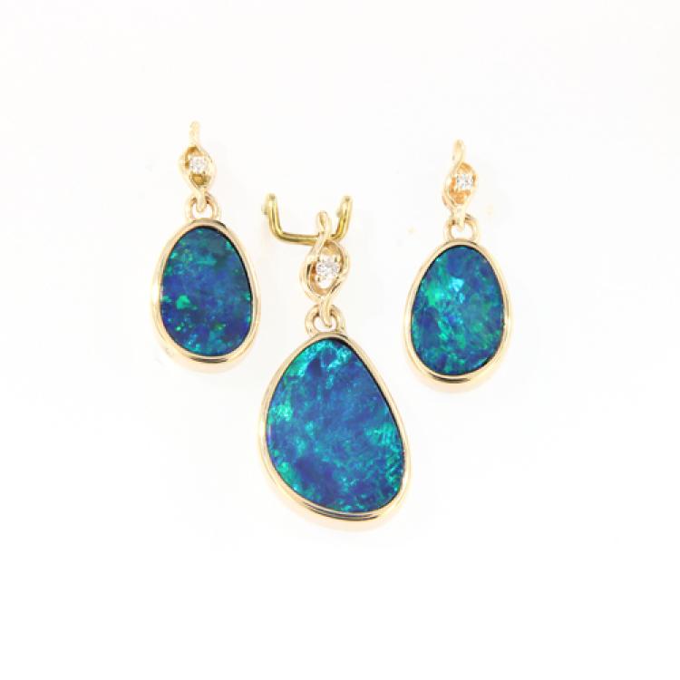 Blaugrüne Opaldubletten und Brillanten in 585er Gold Ohrringe und Anhänger-Set