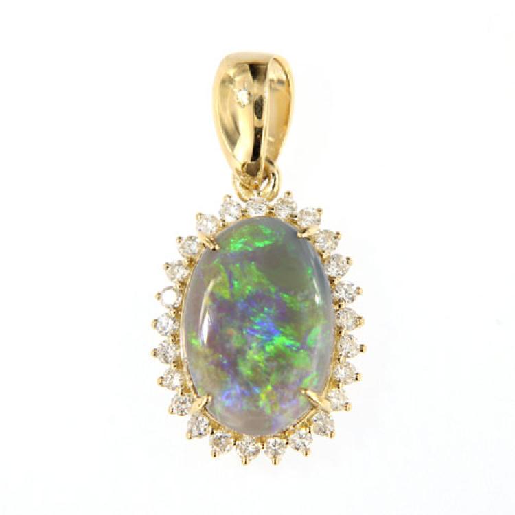 Anhänger aus Gelbgold mit schwarzem Opal in Ovalform und Brillanten
