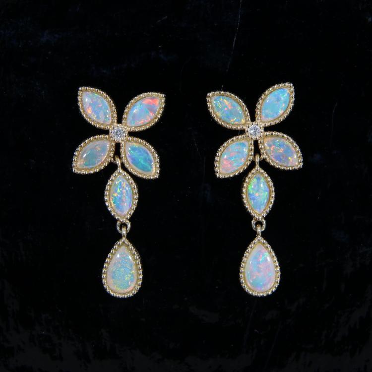 585er Gelbgold Ohrhänger mit Helleropal und Diamanten
