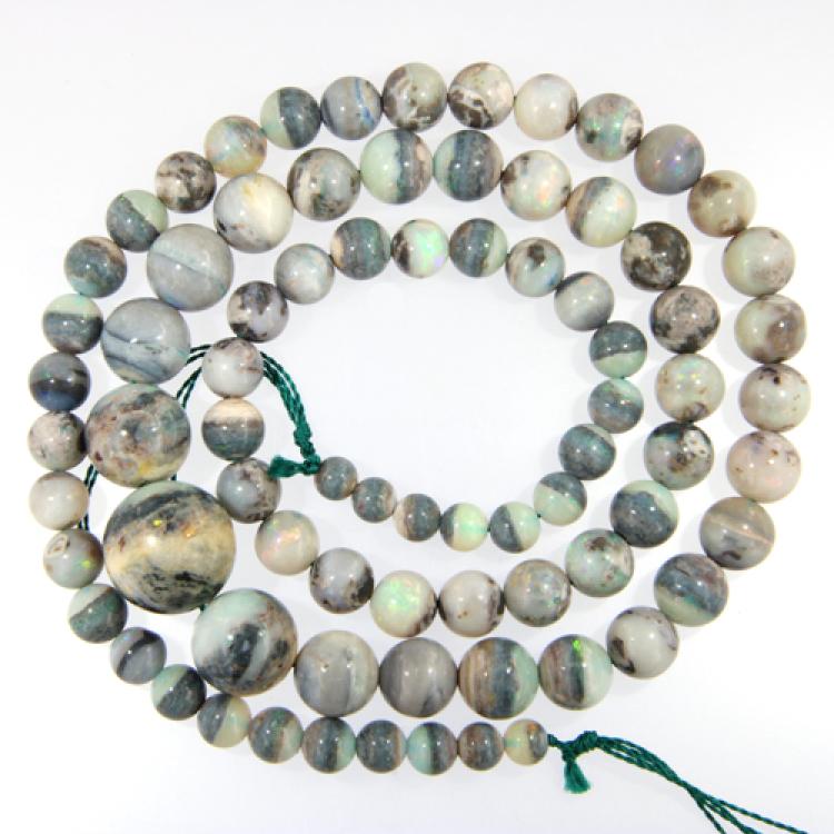 Wonderful black opal necklace approx. 54 cm.