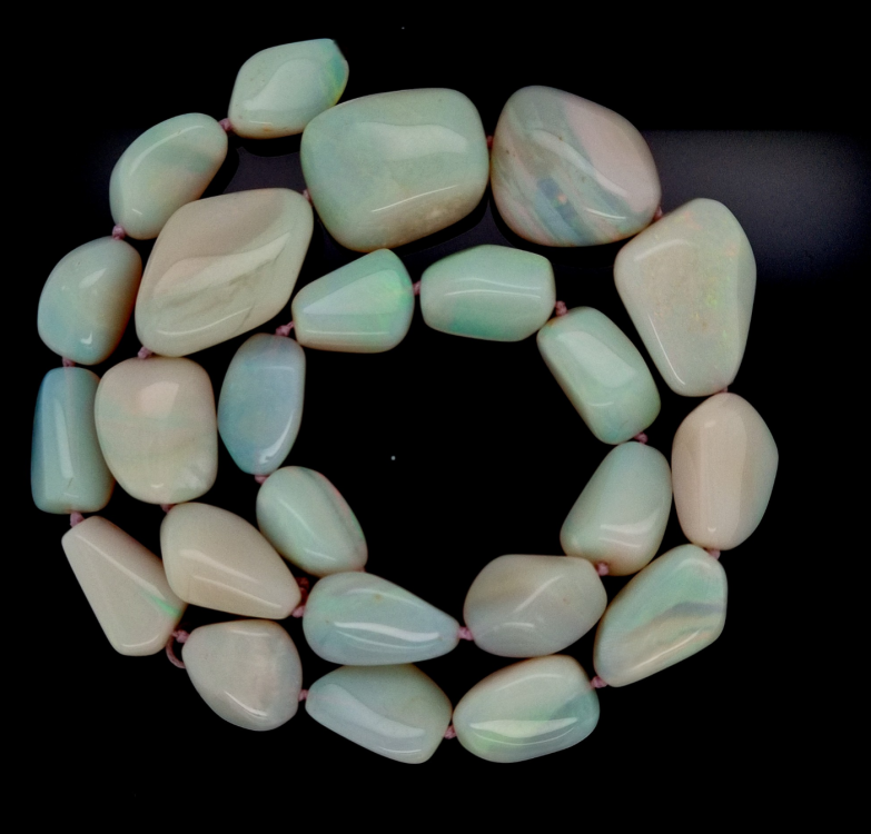 Helle Opal Kette ca.42 cm.,im Verlauf
